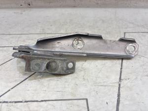 Петля капота левая 4B0823301D Audi A6 C5 / A6 C5 Allroad