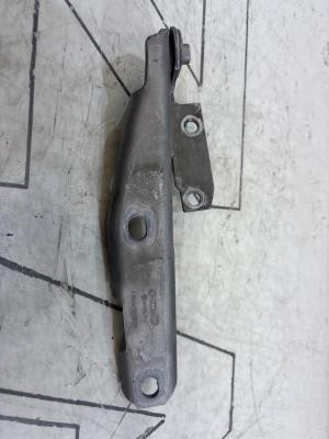 Петля капота левая 4B0823301D Audi A6 C5 / A6 C5 Allroad