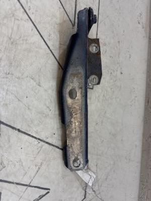 Петля капота левая 4B0823301D Audi A6 C5 / A6 C5 Allroad