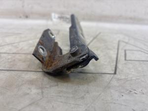 Петля капота левая 4B0823301D Audi A6 C5 / A6 C5 Allroad