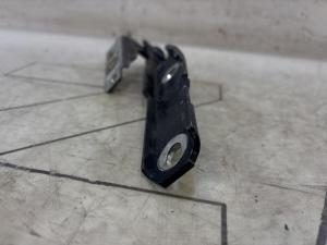 Петля капота левая 4B0823301D Audi A6 C5 / A6 C5 Allroad