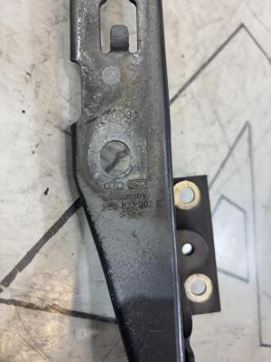 Петля капота правая 8E0823302E Audi A4 B6