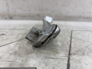 Петля капота левая 8E0823301E Audi A4 B6