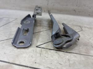 Петли капота левая правая 8E0823302E Audi A4 B6