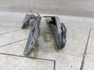 Петли капота левая правая 8E0823302E Audi A4 B6