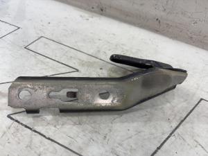 Петля капота правая 4F0823302 Audi A6 C6 / S6 C6 / RS6 C6