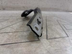 Петля капота правая 4F0823302 Audi A6 C6 / S6 C6 / RS6 C6