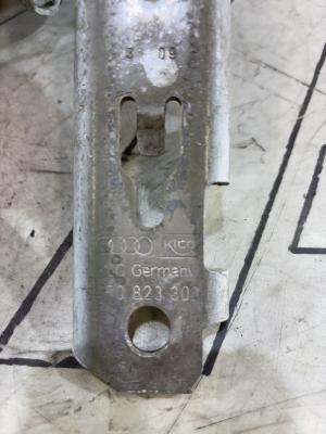 Петли капота левая правая 4F0823301 Audi A6 C6 / S6 C6 / RS6 C6