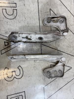 Петли капота левая правая 4F0823301 Audi A6 C6 / S6 C6 / RS6 C6