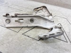 Петли капота левая правая 4F0823301 Audi A6 C6 / S6 C6 / RS6 C6