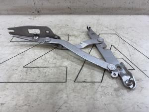 Петля крышки багажника левая 8E5827301G Audi A4 B6 sedan