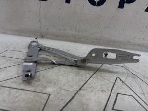 Петля крышки багажника левая 8E5827301G Audi A4 B6 sedan