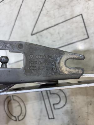 Петли крышки багажника левая правая 8E5827302C Audi A4 B6 sedan