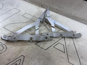 Петли крышки багажника левая правая 8E5827301C Audi A4 B6 sedan