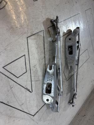 Петли крышки багажника левая правая 8E5827301C Audi A4 B6 sedan