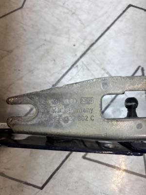 Петля крышки багажника 8E5827302C Audi A4 B6 sedan