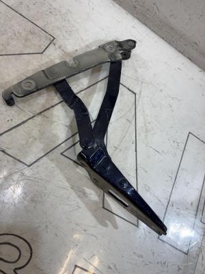 Петля крышки багажника 8E5827302C Audi A4 B6 sedan