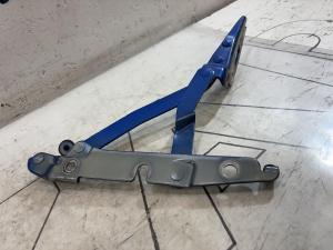 Петля крышки багажника 8E5827302C Audi A4 B6 sedan