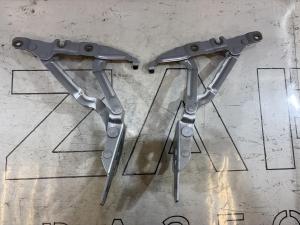 Петли крышки багажника левая правая 4B5827302C 