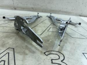 Петли крышки багажника левая правая 4B5827302C 