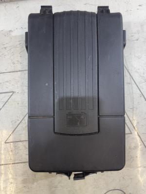 Крышка АКБ 1K0915443A Volkswagen Jetta MK5
