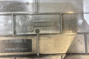 Крышка блока предохранителей 1K0937132F Volkswagen Jetta MK5