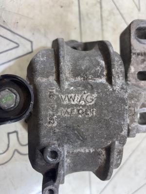 Опора двигателя 1K0199262M Volkswagen Jetta MK5