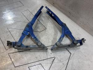 Петли капота левая правая 1Z0823302C Skoda Octavia 2