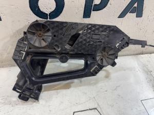 Кронштейн фар левый 1Z0941339 Skoda Octavia 2