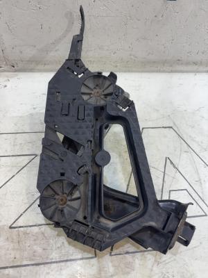 Кронштейн фар левый 1Z0941339 Skoda Octavia 2