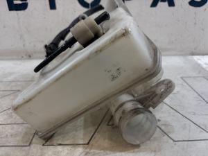 Бачок стеклоомывателя 1K0955453R Volkswagen Jetta MK5