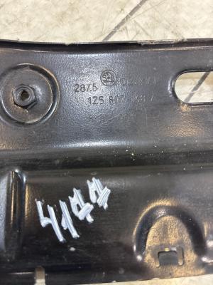 Направляющая заднего бампера правая 1Z5807148A 