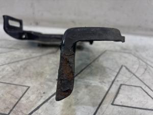 Кронштейн фар левый 1Z0805071A Skoda Octavia 2