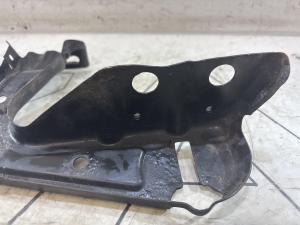 Кронштейн фар левый 1Z0805071A Skoda Octavia 2