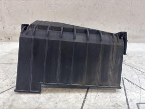 Крышка блока предохранителей 1K0937132F Volkswagen Jetta MK5