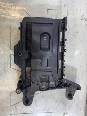 Площадка под АКБ 1K0915333H Volkswagen Jetta MK5