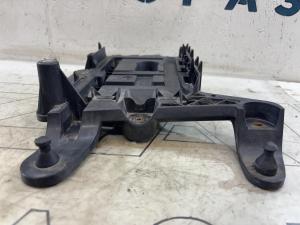 Площадка под АКБ 1K0915333H Volkswagen Jetta MK5