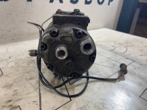 Компрессор климатич. установкис электромагнитной муфтой 4A0260805AD Audi A6 C4