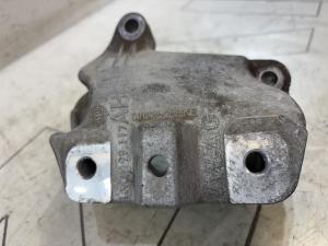 Кронштейн МКПП левый 1K0199117AH Volkswagen Jetta MK5