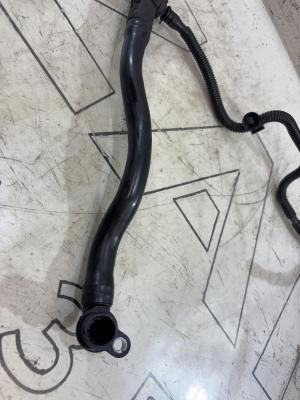 Трубка масляного радиатора 03C103493AM 