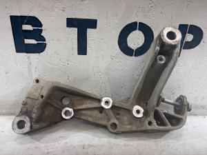 Кронштейн подрамника левый 1K0199295F Volkswagen Jetta MK5