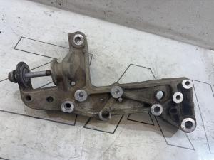 Кронштейн подрамника левый 1K0199295F Volkswagen Jetta MK5