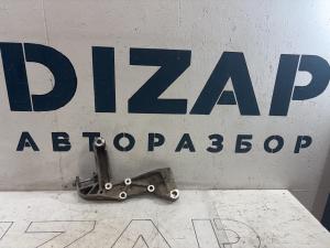 Кронштейн подрамника правый 1K0199296F Volkswagen Jetta MK5