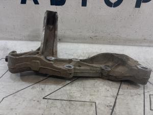 Кронштейн подрамника правый 1K0199296F Volkswagen Jetta MK5