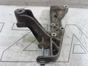 Кронштейн подрамника правый 1K0199296F Volkswagen Jetta MK5