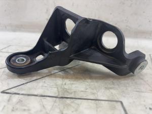 Кронштейн крепления троса МКПП 5Q0711789 Skoda Octavia II рест