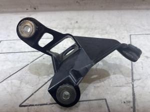 Кронштейн крепления троса МКПП 5Q0711789 Skoda Octavia II рест