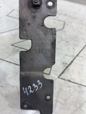 Кронштейн турбокомпрессора 03C253197N Skoda Octavia II рест