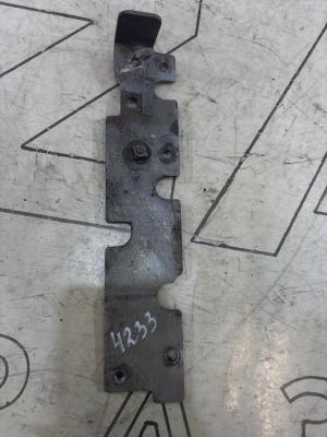 Кронштейн турбокомпрессора 03C253197N Skoda Octavia II рест