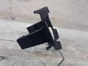 Фиксатор патрубка турбины 03C145853H Skoda Octavia II рест